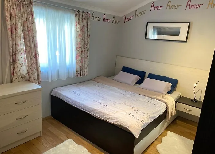 Nautical Sunset - Free Parking