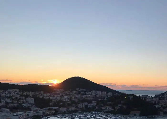 Nautical Sunset - Free Parking *