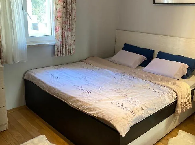 Nautical Sunset - Free Parking